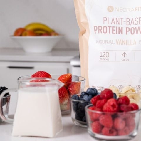 NeoraFit Classic Banana Berry Smoothie | Neora Blog