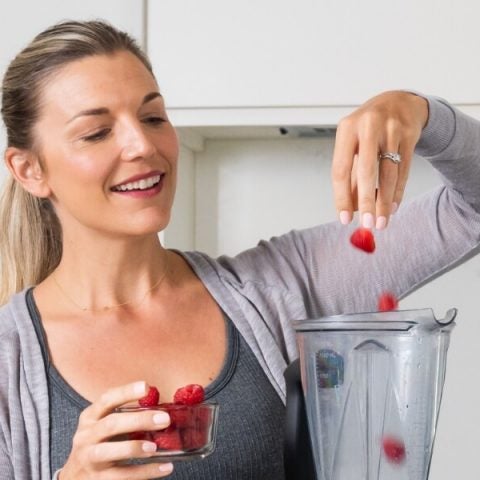 NeoraFit Razzle Dazzle Raspberry Smoothie | Neora Blog