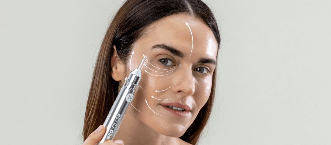 A woman applying Neo-FILLER to her face.