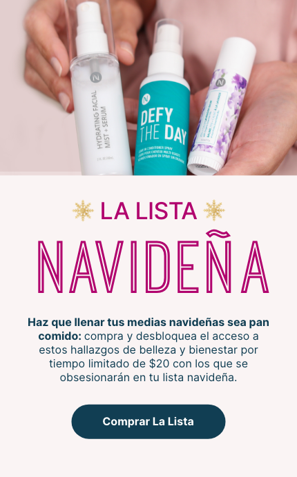 Mujer con artículos imprescindibles de la Hot List navideña de Neora: Suero labial para volumen, La bruma facial y Zen + Calm Balsamo de Lavanda.